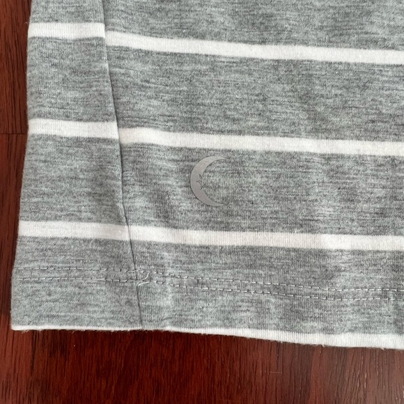 Zyia Cropped T-shirt (XS/S) - Picture 4 of 4